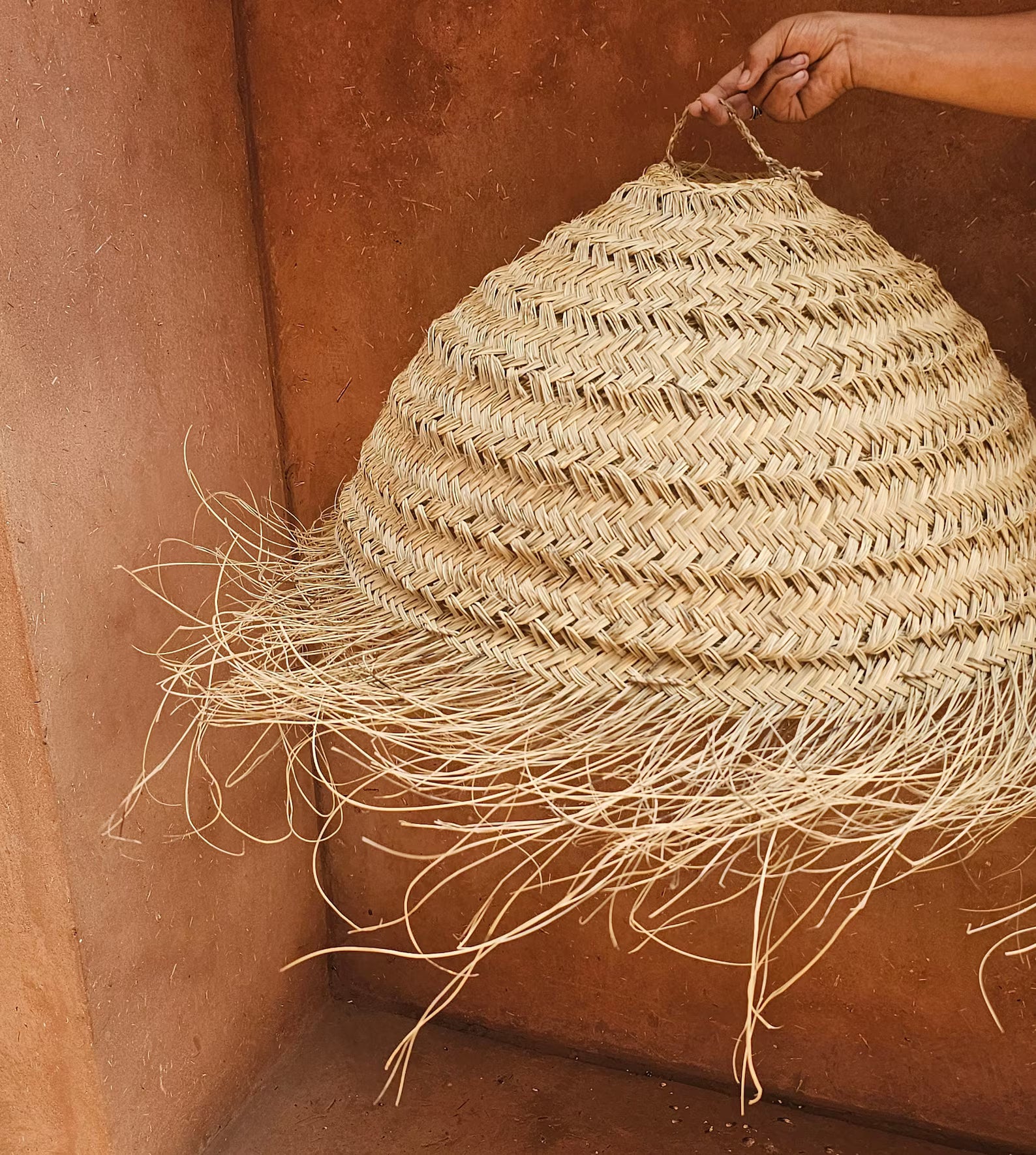 Straw ball pendant light